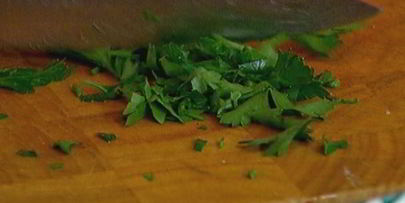 чечевица с яйцом пашот, беконом и спаржей