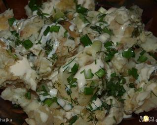 Картофель молодой со сметаной и зеленью