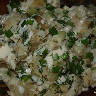 Картофель молодой со сметаной и зеленью