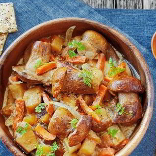 Картофель с белыми грибами