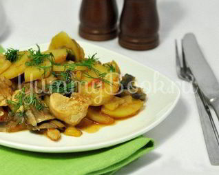 Картофель с курицей и грибами в мультиварке