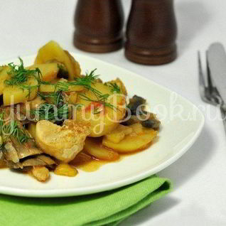Картофель с курицей и грибами в мультиварке