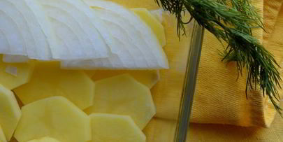 картофель с луком и сметаной