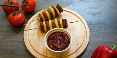 картофель с мясом на шпажках