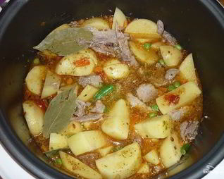 Картофель с овощами в мультиварке