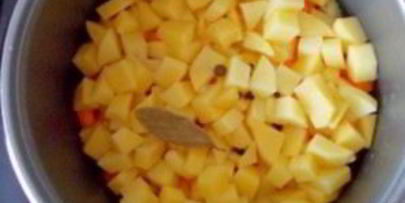 картофель с овощами в мультиварке