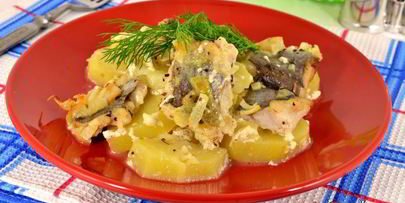 картофель с рыбой в молочном соусе