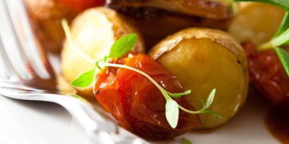 Рецепт картофель с томатами и базиликом