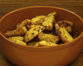 Картофель с травами и чесноком