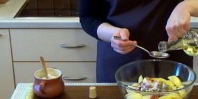 картофель с травами и чесноком