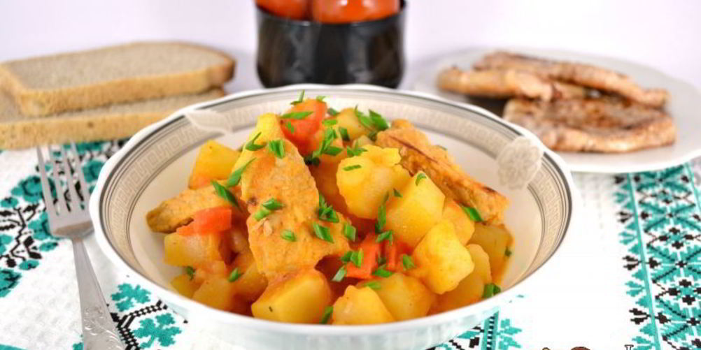 Рецепт картофель со свининой и томатом в мультиварке