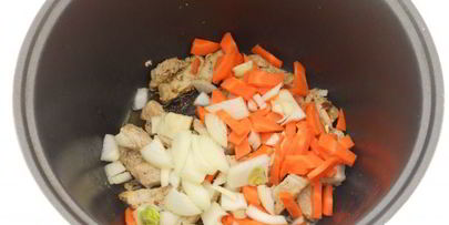 картофель со свининой и томатом в мультиварке