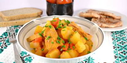 картофель со свининой и томатом в мультиварке