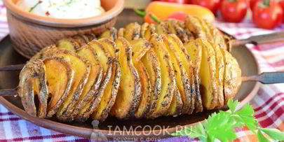 картофель спиралью на шпажках в духовке