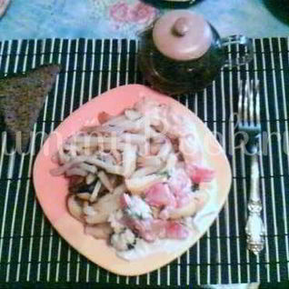 Картофель жареный с салатом