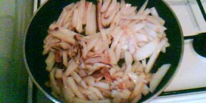 картофель жареный с салатом