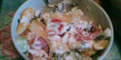 картофель жареный с салатом