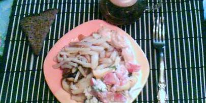 картофель жареный с салатом