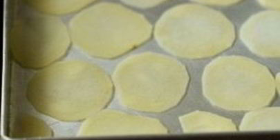 картофельные чипсы в духовке без масла