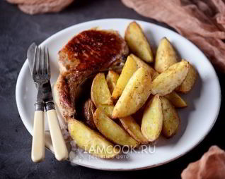 Картошка по-деревенски с мясом в духовке