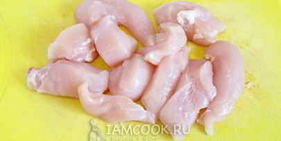 картошка с куриным филе и помидорами в духовке