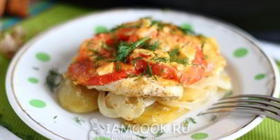 картошка с куриным филе и помидорами в духовке
