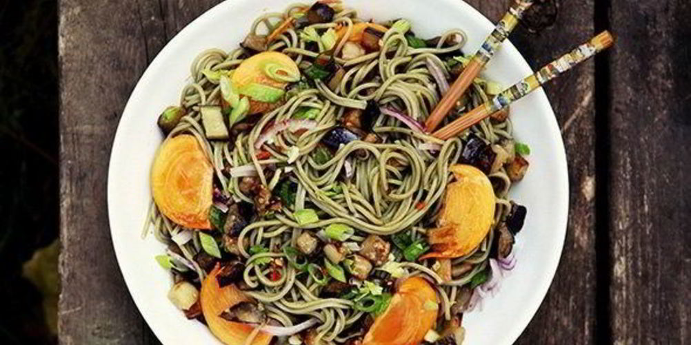 Рецепт лапша с баклажанами и хурмой