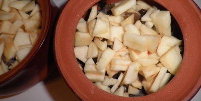 пикантный картофель в горшочке