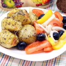 Рецепт Пряный картофель с салатом