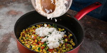 радужный рис с тунцом