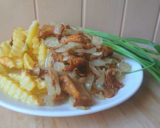 Рифленый картофель с лисичками