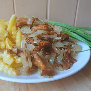 Рифленый картофель с лисичками