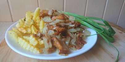 рифленый картофель с лисичками