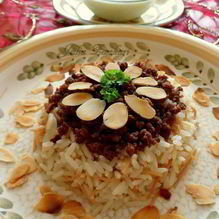 Рецепт Рис по-ливански с жареным фаршем и лепестками миндаля