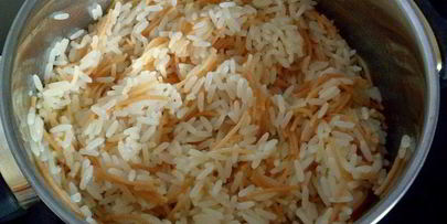 рис по-ливански с жареным фаршем и лепестками миндаля