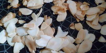 рис по-ливански с жареным фаршем и лепестками миндаля