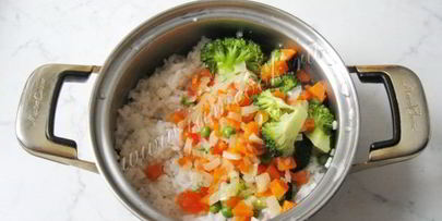 рис с брокколи и зеленым горошком