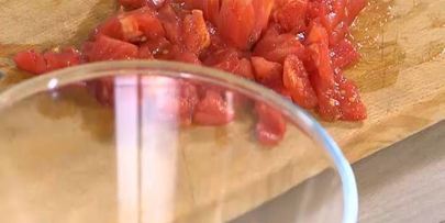 рис с фетой, помидорами, оливками и каперсами