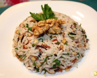 Рис с грецкими орехами