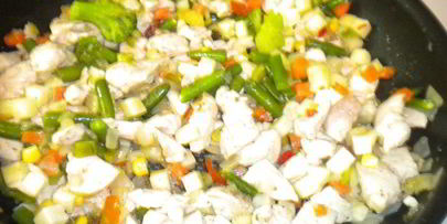 рис с имбирем, овощами и куриной грудкой