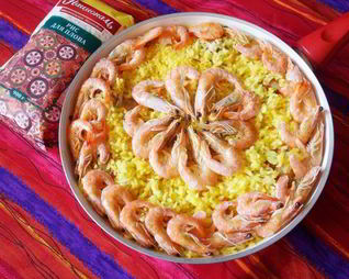 Рис с креветками, курицей и копчеными колбасками