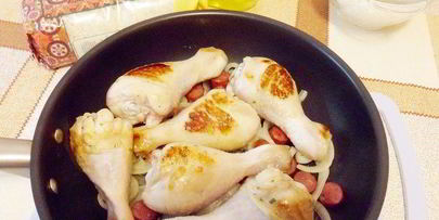 рис с креветками, курицей и копчеными колбасками