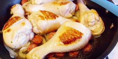 рис с креветками, курицей и копчеными колбасками