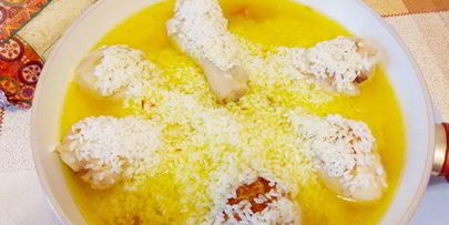 рис с креветками, курицей и копчеными колбасками