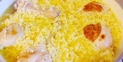 рис с креветками, курицей и копчеными колбасками