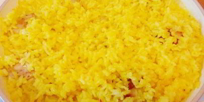 рис с креветками, курицей и копчеными колбасками