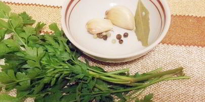 рис с креветками, курицей и копчеными колбасками