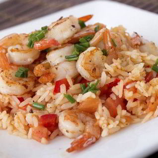 Рис с креветками, зеленым горошком и перцем