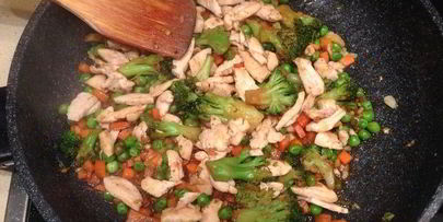 рис с курицей и брокколи