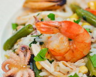 Рис с морепродуктами и овощами